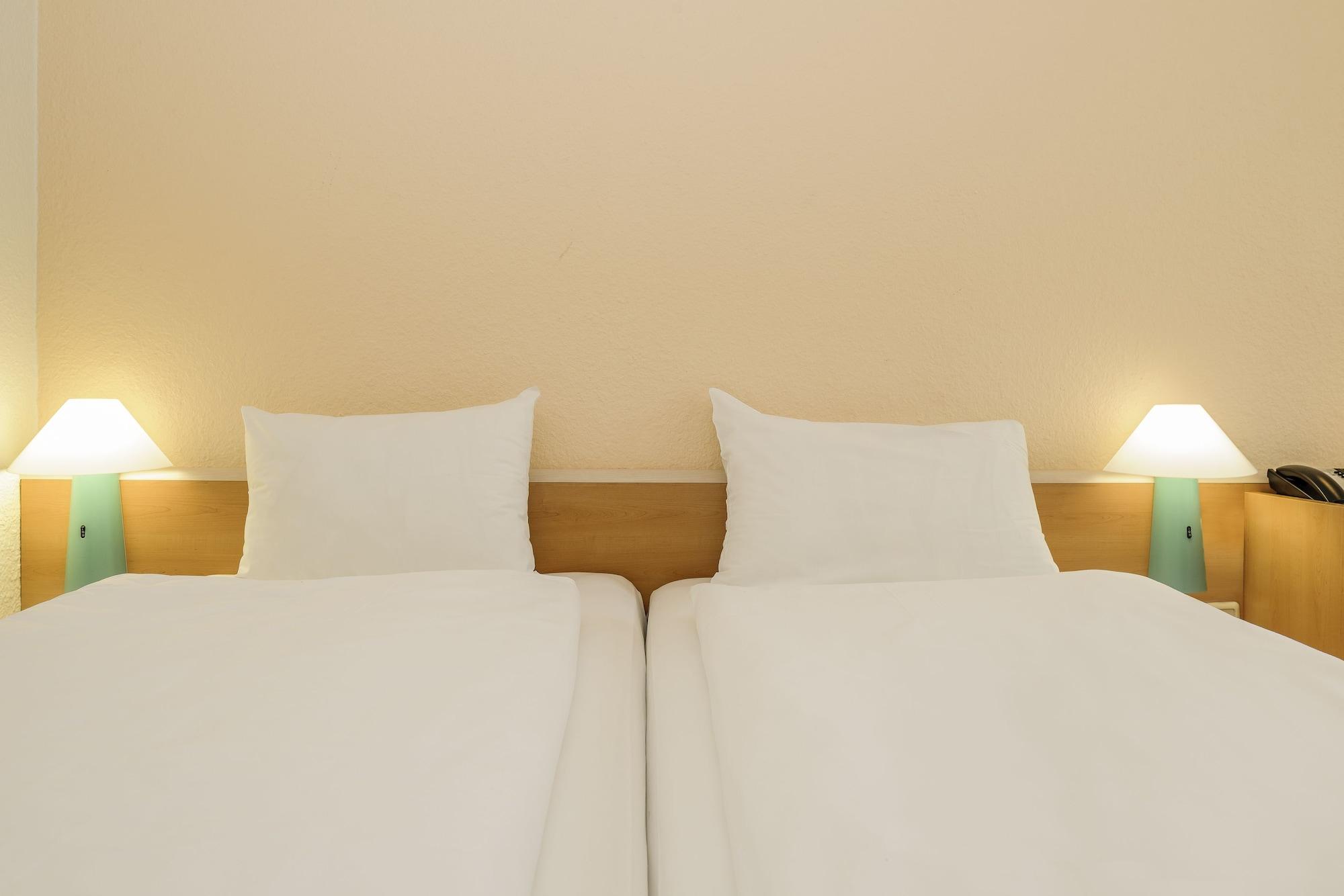 Hotel Ibis Setúbal Esterno foto