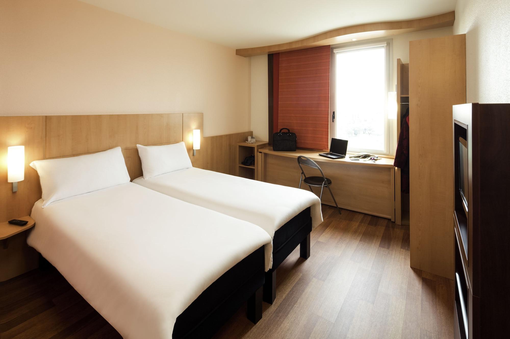 Hotel Ibis Setúbal Esterno foto